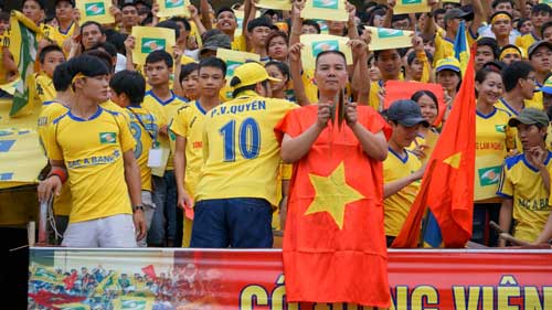 SLNA - HN.T&T: Penalty, Công Vinh và trọng tài - 6