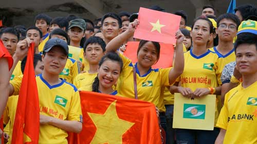 SLNA - HN.T&T: Penalty, Công Vinh và trọng tài - 7