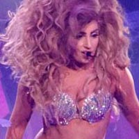 Lady Gaga khóc kể về quá khứ làm gái nhảy