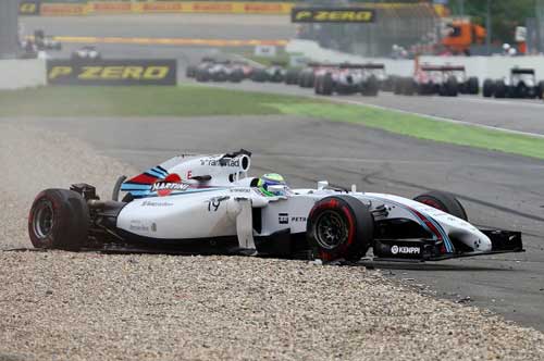 F1: Thần kì, lật xe kinh hoàng Massa không hề hấn - 7