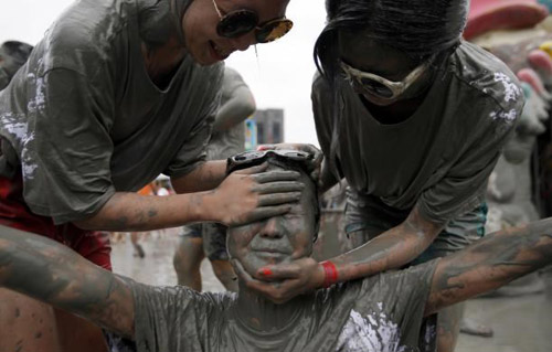 Đến Hàn Quốc hòa cùng "cơn sốt" của lễ hội tắm bùn - 1