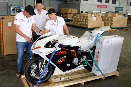 Siêu mô tô MV Agusta F4 RR 2014 mới về Sài Gòn - 3