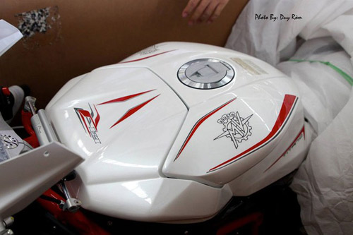 Siêu mô tô MV Agusta F4 RR 2014 mới về Sài Gòn - 13