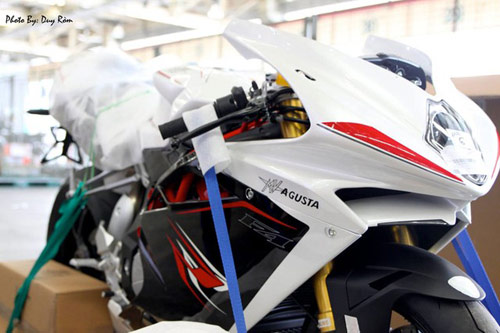 Siêu mô tô MV Agusta F4 RR 2014 mới về Sài Gòn - 9