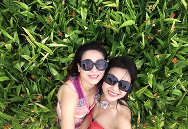 Trọng Tấn, Đăng Dương là 2 danh ca nhạc đỏ nổi tiếng. Phía sau sân khấu, họ luôn có bà xã ủng hộ hết mình. Đó đều là những phụ nữ xinh đẹp, giỏi giang.
