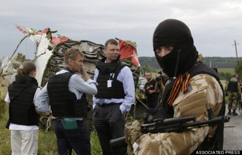 Giao tranh dữ dội ở đông Ukraine gần nơi MH17 rơi - 1