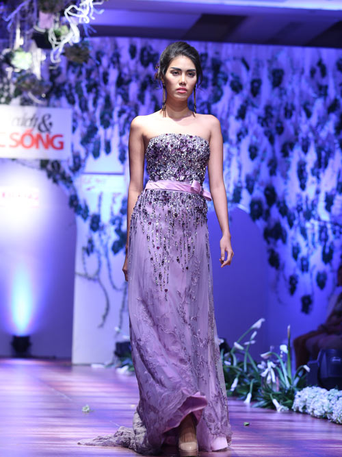 Trúc Diễm hóa cô dâu xinh đẹp trên sàn catwalk - 10