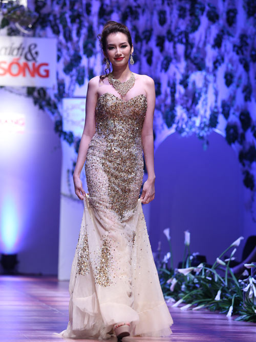 Trúc Diễm hóa cô dâu xinh đẹp trên sàn catwalk - 18