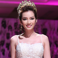Bí quyết mặc đẹp - Trúc Diễm hóa cô dâu xinh đẹp trên sàn catwalk
