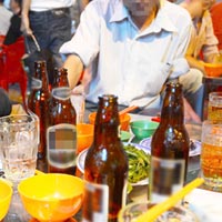 Cấm bán rượu bia sau 10h đêm: “Bộ Y tế soạn cho vui“