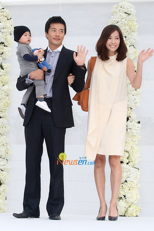 Son Ye Jin dùng kim băng kim cương che ngực - 4