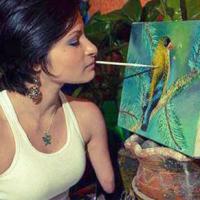 Phi thường - kỳ quặc - Video: Cô gái khuyết tứ chi vẽ tranh bằng miệng tuyệt đẹp