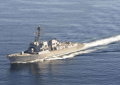 TQ bất ngờ “tử tế” với tàu chiến Mỹ trên Biển Đông - 1