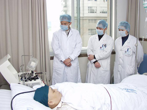 TQ: Vào viện, quý ông té ngửa khi biết mình là phụ nữ - 2