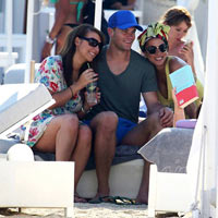 Bóng đá - Người hùng World Cup của ĐT Đức chơi trò "3 người"