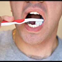 Sức khỏe đời sống - Những sự thật 'kinh hoàng' về bàn chải đánh răng