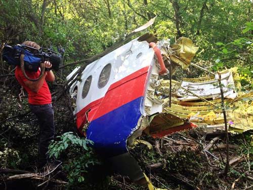 Vụ MH17: Tiếp tục tìm thấy xác nạn nhân ở hiện trường - 1