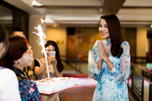 Thanh Hằng đón sinh nhật muộn ở Hà Nội - 2