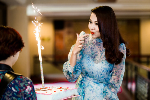 Thanh Hằng đón sinh nhật muộn ở Hà Nội - 3