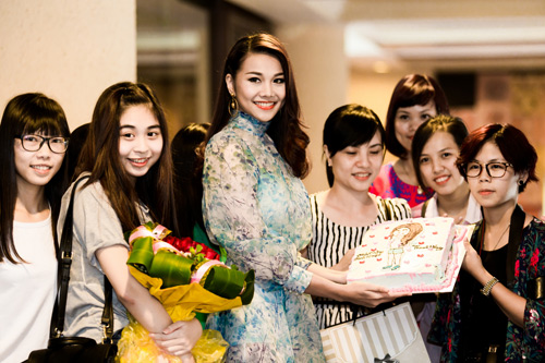 Thanh Hằng đón sinh nhật muộn ở Hà Nội - 5