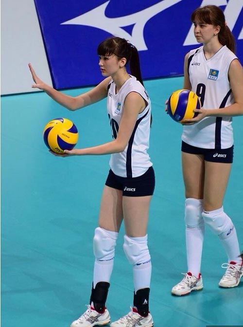 "Hoa hậu bóng chuyền" gặp rắc rối vì quá xinh đẹp - 10