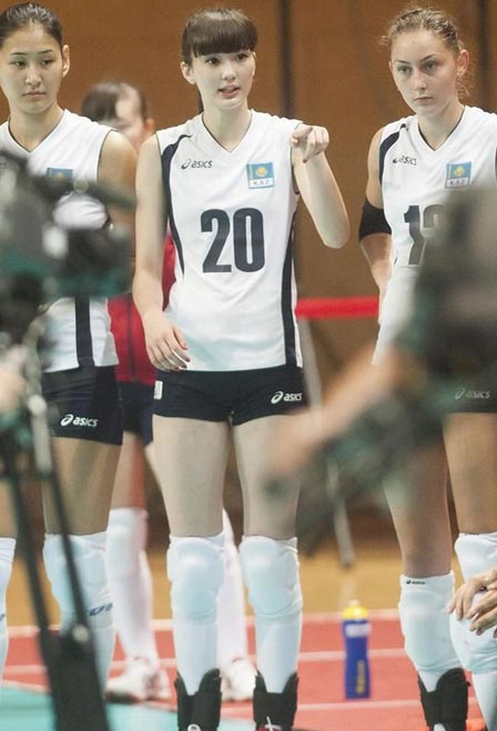 "Hoa hậu bóng chuyền" gặp rắc rối vì quá xinh đẹp - 11