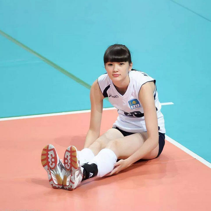 "Hoa hậu bóng chuyền" gặp rắc rối vì quá xinh đẹp - 9