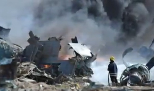 Thảm kịch máy bay Algeria rơi giết chết 4 gia đình - 1