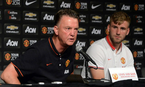 Van Gaal sẽ làm ra nhẽ với Mourinho về Luke Shaw - 1