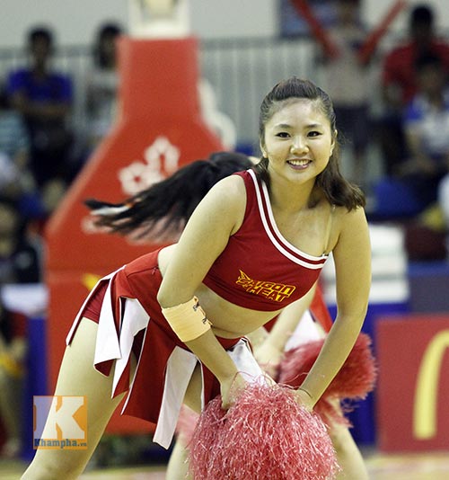 Dàn hotgirl "bốc lửa" cổ vũ Saigon Heat - 1