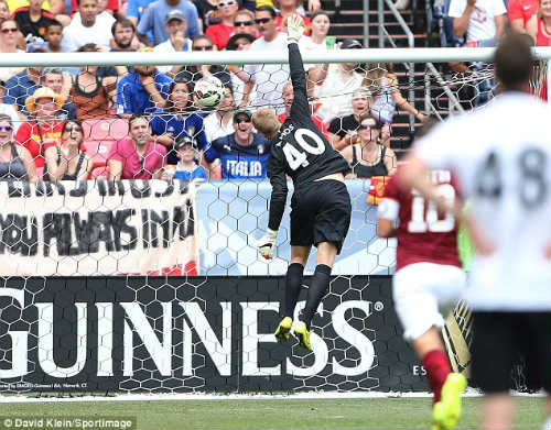 Siêu phẩm Rooney, Bale lép vế trước cú sút của Pjanic - 1