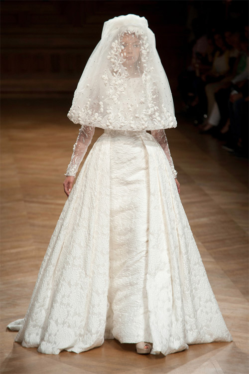 Những bộ váy cưới xa xỉ khiến bạn phải "đứng hình" - 16