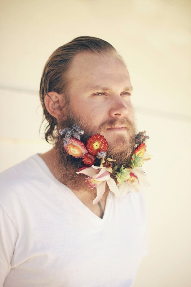 Nghệ sĩ Pierce Thiot đã thực hiện những bức ảnh khác nhau với chủ đề Flower Beards. Anh gắn hoa vào những bộ râu để trang trí chúng.


