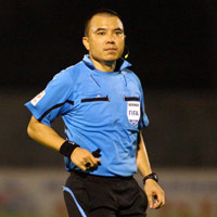 Bóng đá - Cầu thủ "đấu võ", trọng tài suýt bị tấn công ở An Giang