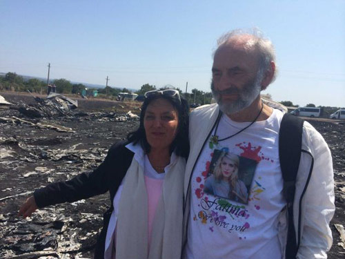 Vụ MH17: Vợ chồng già lặn lội tới Ukraine tìm con - 1