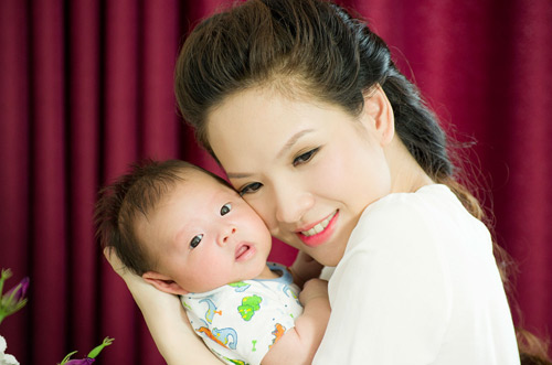 Đan Lê khoe loạt ảnh của quý tử thứ 2 - 8