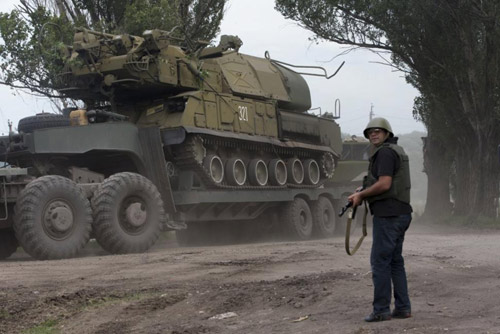 Báo Nga: Quân đội Ukraine bắn rơi MH17 khi diễn tập - 1