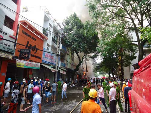 Cháy lớn tại TP Buôn Ma Thuột, 11 cửa hàng bị thiêu rụi - 6