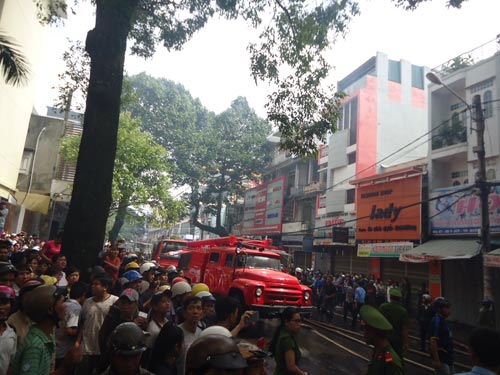 Cháy lớn tại TP Buôn Ma Thuột, 11 cửa hàng bị thiêu rụi - 4