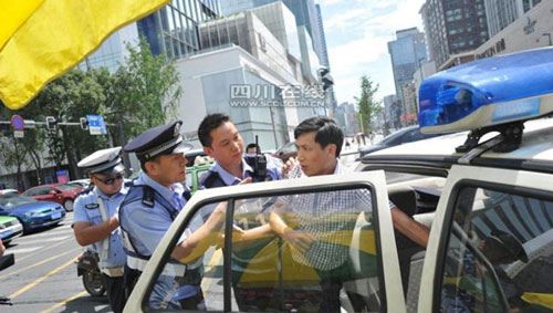 TQ: Vi phạm giao thông, thiếu niên gọi bố đến đánh CSGT - 4