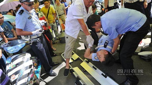 TQ: Vi phạm giao thông, thiếu niên gọi bố đến đánh CSGT - 5