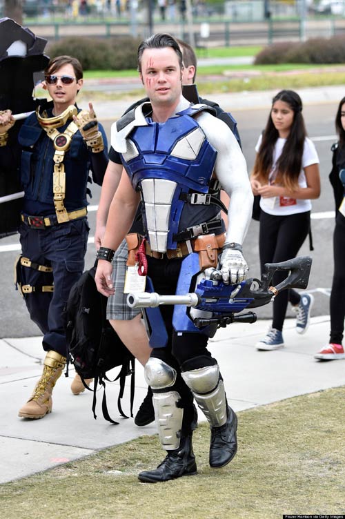 Hàng trăm fan nữ điện ảnh bị quấy rối vì mặc khêu gợi - 4