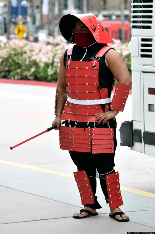 Hàng trăm fan nữ điện ảnh bị quấy rối vì mặc khêu gợi - 2