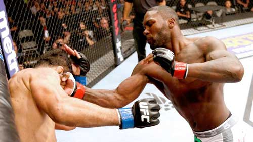 UFC: Hạ gục “huyền thoại” chỉ sau 44 giây - 1