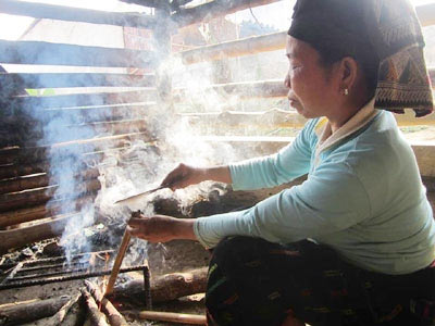 Những người cuối cùng nhuộm răng bằng... khói bếp - 2
