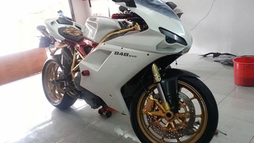 Ducati 848 EVO mạ vàng 24K đầu tiên tại Việt Nam - 1