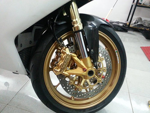 Ducati 848 EVO mạ vàng 24K đầu tiên tại Việt Nam - 5