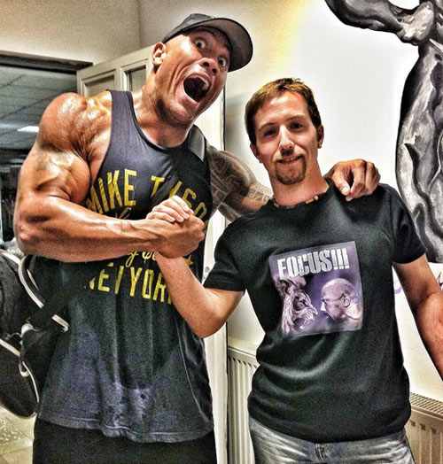 Cư dân mạng toàn cầu "mê mệt" cơ bắp của Héc-quyn - 7