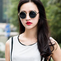 Bí quyết mặc đẹp - Kính đen và son môi đỏ