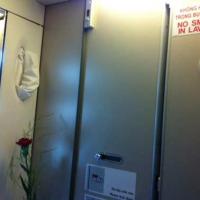 Tin tức trong ngày - Khách Hàn Quốc hút thuốc trong toilet trên máy bay VNA